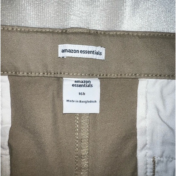 Amazon Essentials… Khaki Shorts… Size 16 Husky… 97% Cotton 3% Elastane - Picture 5 of 8
